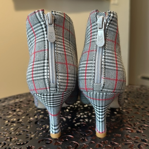 French Blu Black & White Plaid  Kitten Heel Bootie size 39 - Picture 6 of 12